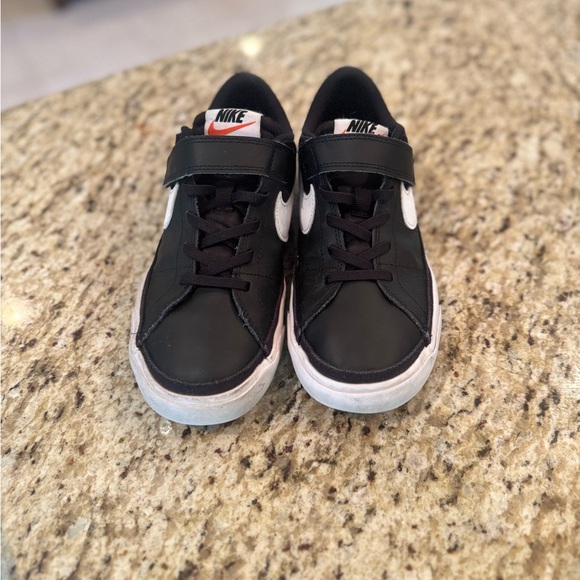 Nike Kids Black and White Sneakers - Picture 4 of 5